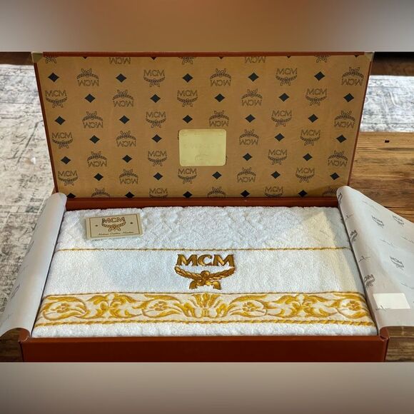 MCM Munich White & Gold Luxury Bath Towel — Vintage Boxed Collectible - Picture 1 of 4